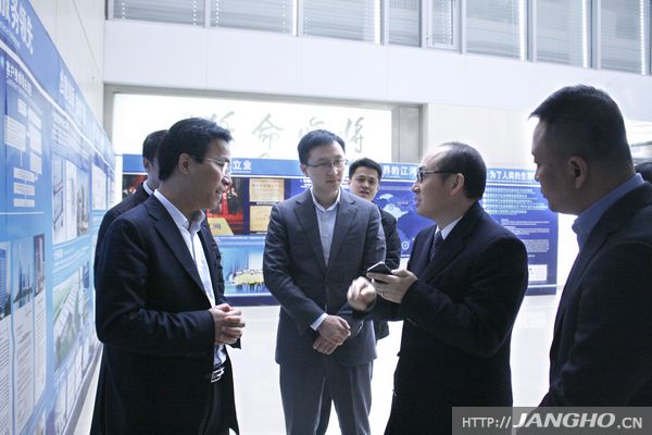 SOHO中国有限公司董事长潘石屹光临壹定发幕墙调查参观